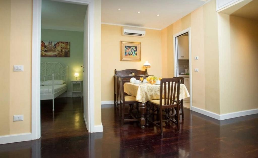 Longhi Holidays House ローマ 部屋 写真
